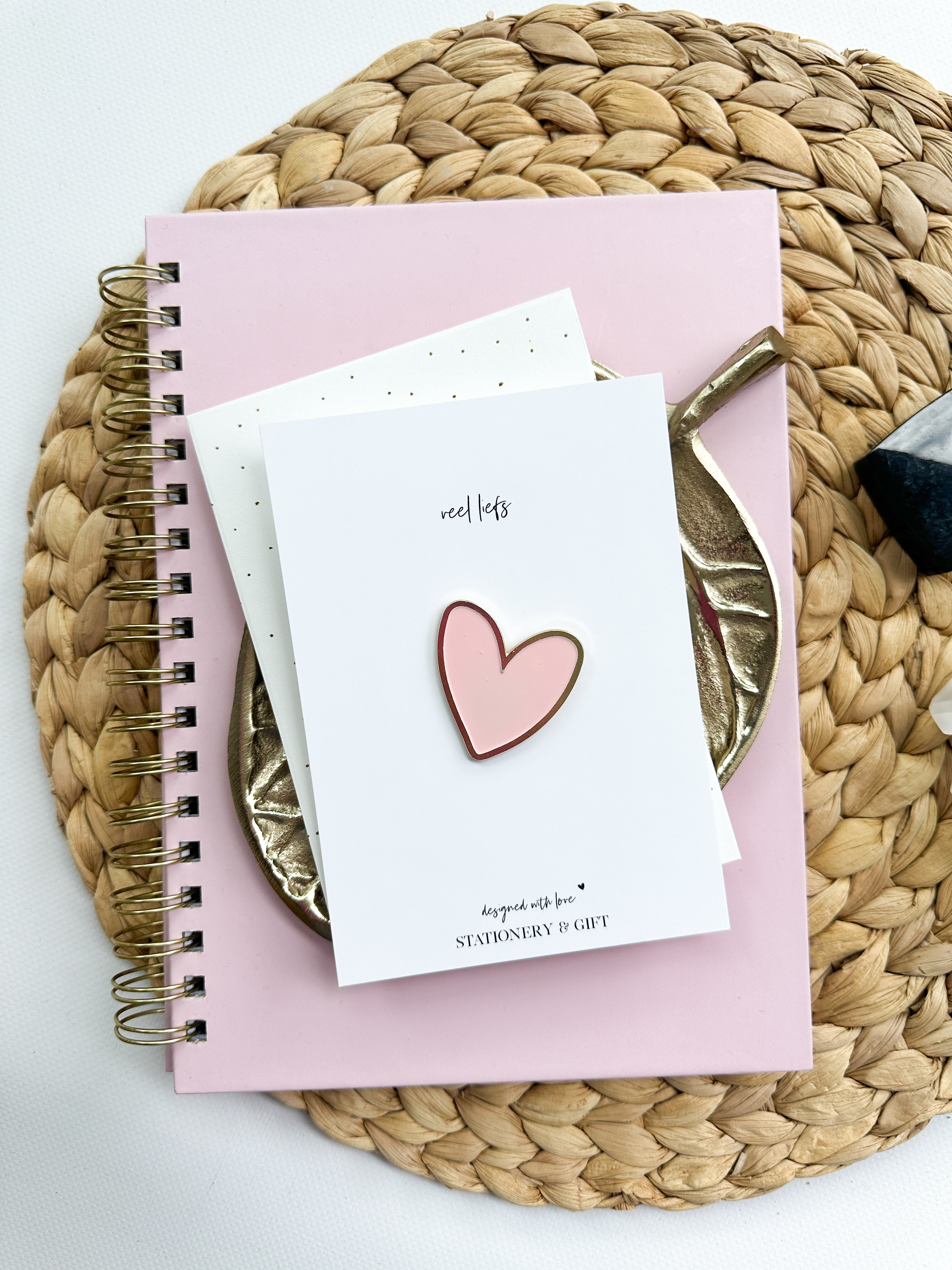 Pin | Lots of love | Pink ( with kraft envelope!) per 6 pieces