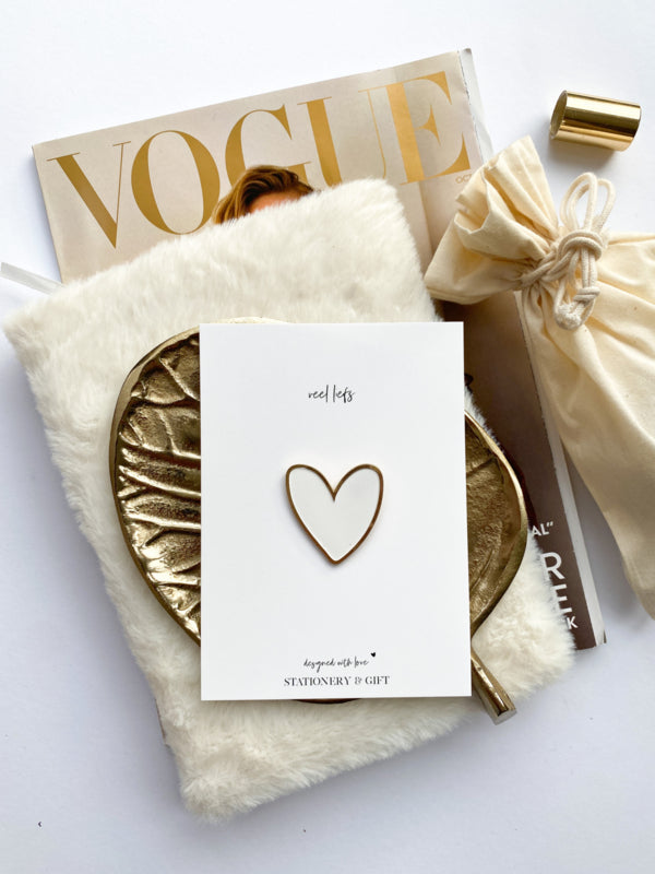 Pin | Lots of love | White (with kraft envelope!) per 6 pieces