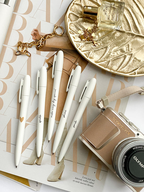 Pen | White &amp;amp; a Golden Heart per 6 pieces