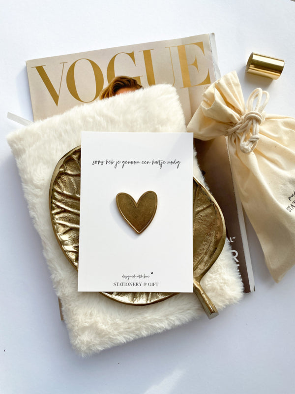 Pin | Sometimes you just need a heart | Black ( with kraft envelope!) per 6 pieces